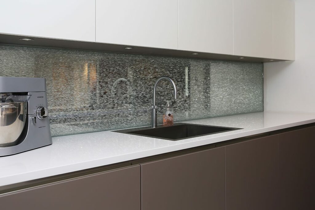 Cracked Glass Splashback | Heart & Hand, Co. Kerry