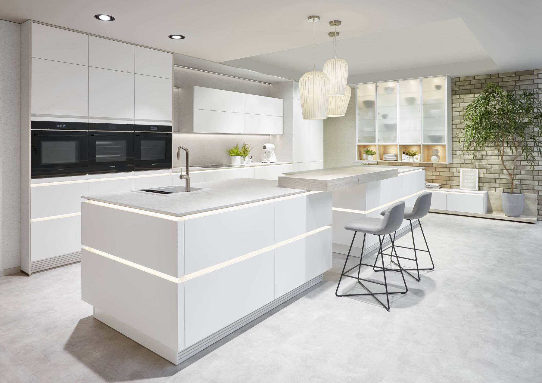 Nobilia Modern White Handleless Kitchen 1 | Lead Wolf, Gotham
